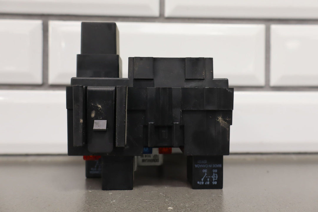 2001 Chevy Silverado 2500HD Cabin/Interior Fuse Box Assembly 15770992