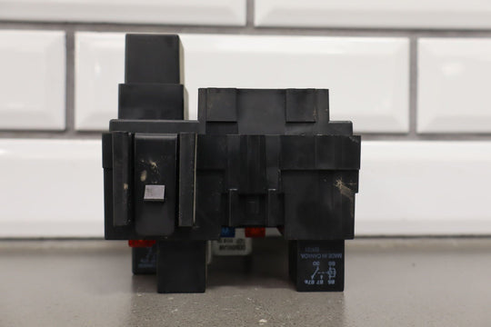 2001 Chevy Silverado 2500HD Cabin/Interior Fuse Box Assembly 15770992