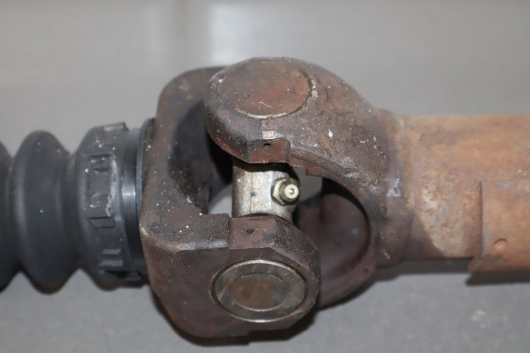 2001 GMC 2500HD 8.1L 4x4 Front Driveshaft Assembly (Auto Trans)