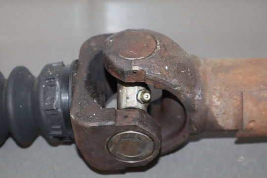 2001 GMC 2500HD 8.1L 4x4 Front Driveshaft Assembly (Auto Trans)