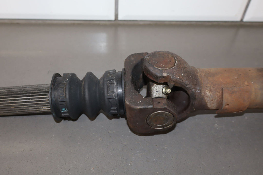 2001 GMC 2500HD 8.1L 4x4 Front Driveshaft Assembly (Auto Trans)