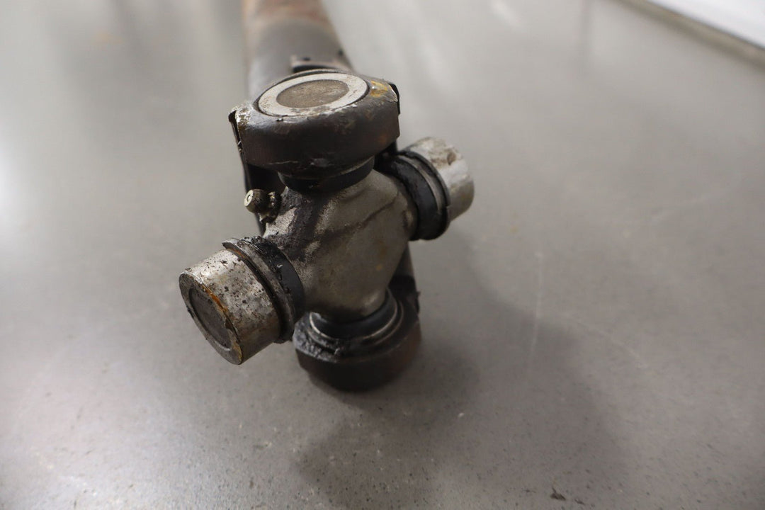 2001 GMC 2500HD 8.1L 4x4 Front Driveshaft Assembly (Auto Trans)