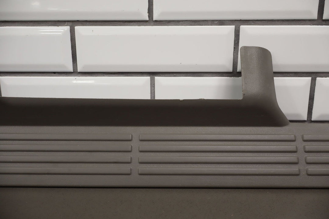 2001 GMC Sierra 2500 Crew Cab Front Door Entry Sill Plate Pair