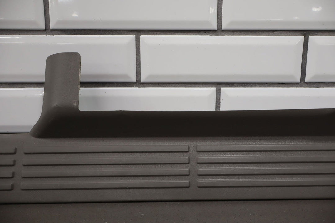 2001 GMC Sierra 2500 Crew Cab Front Door Entry Sill Plate Pair