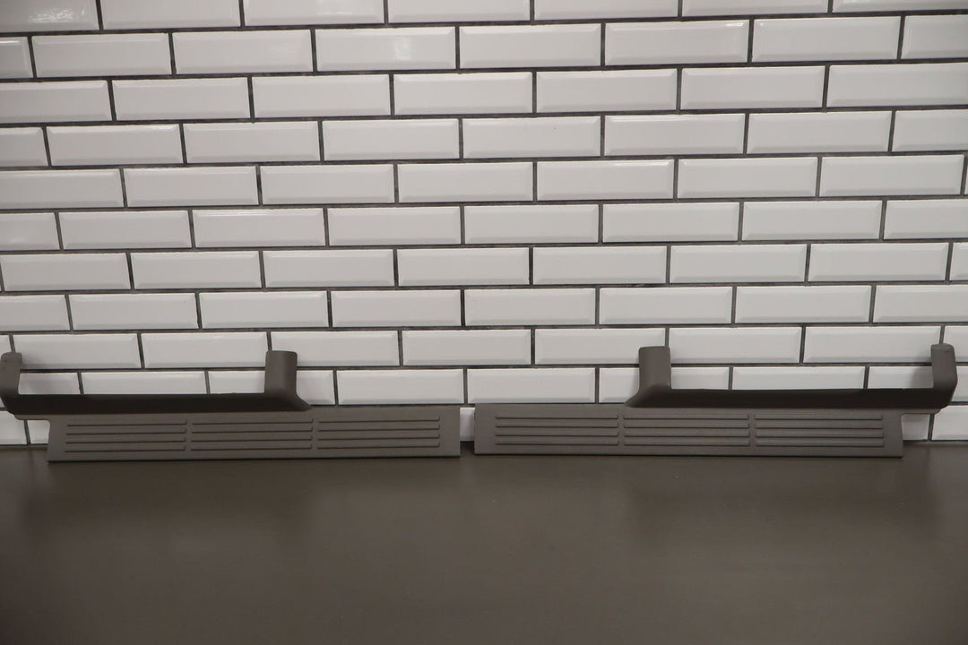 2001 GMC Sierra 2500 Crew Cab Front Door Entry Sill Plate Pair