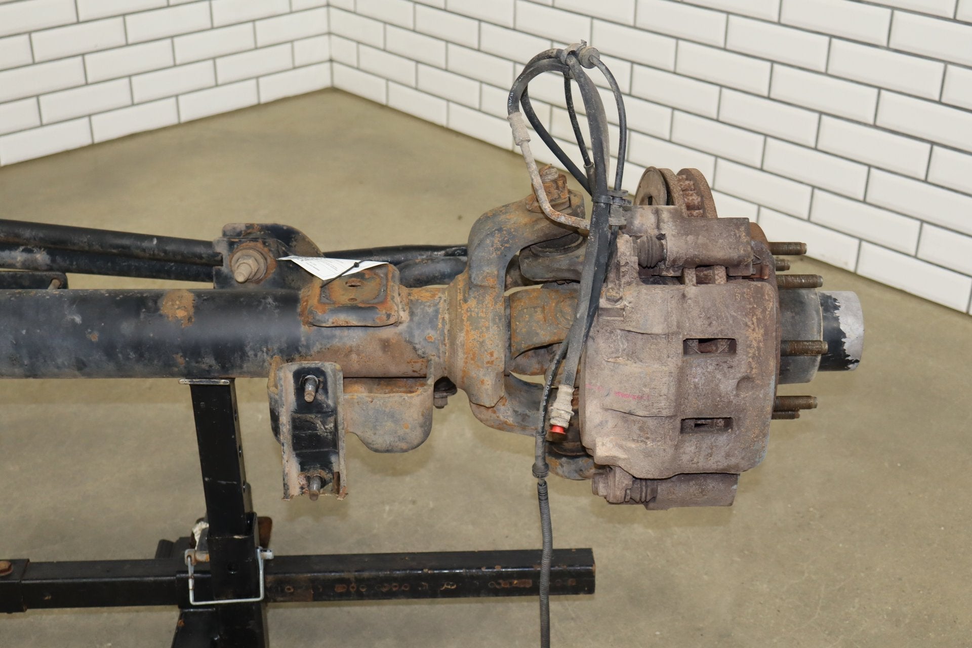 2002-2004 Ford F250 F350 Super Duty 4x4 3.73 Ratio Front Axle Assembly OEM