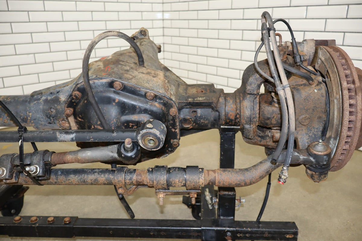2002-2004 Ford F250 F350 Super Duty 4x4 3.73 Ratio Front Axle Assembly OEM