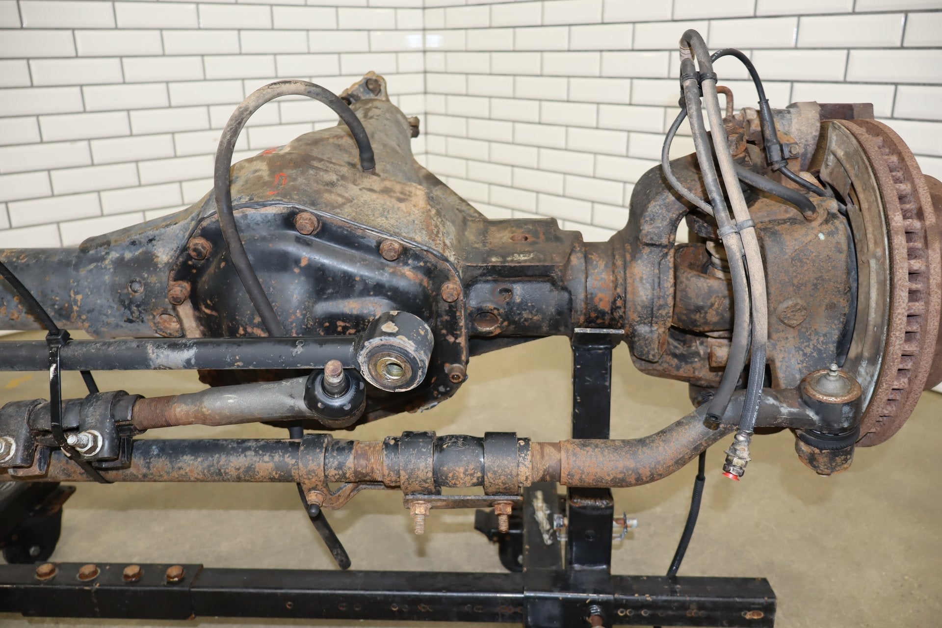 2002-2004 Ford F250 F350 Super Duty 4x4 3.73 Ratio Front Axle Assembly OEM