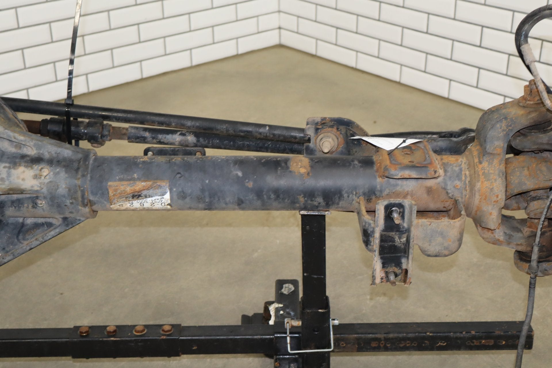 2002-2004 Ford F250 F350 Super Duty 4x4 3.73 Ratio Front Axle Assembly OEM