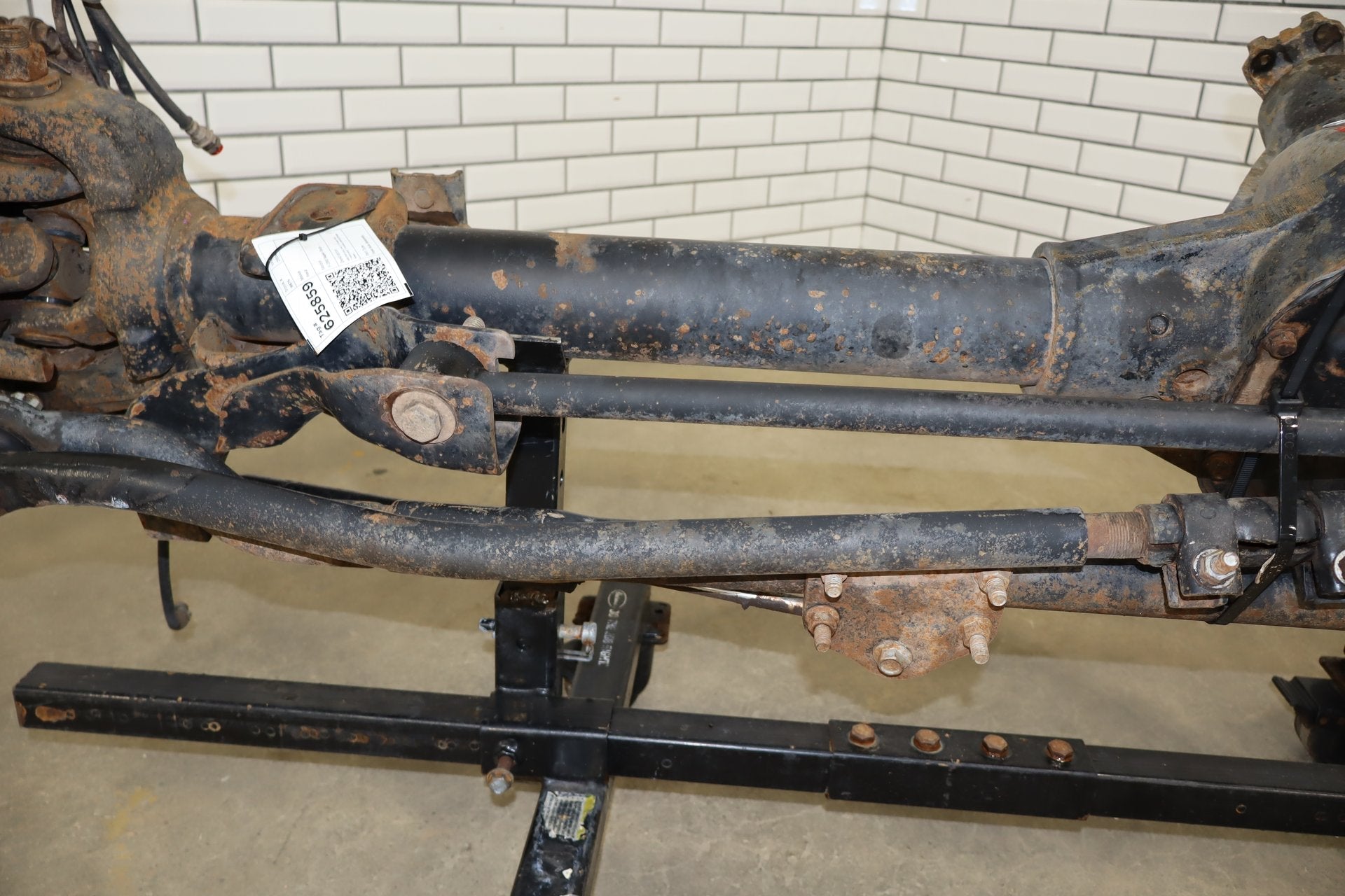 2002-2004 Ford F250 F350 Super Duty 4x4 3.73 Ratio Front Axle Assembly OEM