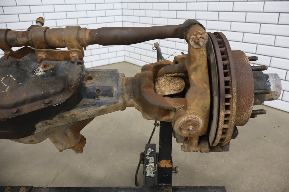 2002-2004 Ford F250 F350 Super Duty 4x4 3.73 Ratio Front Axle Assembly OEM