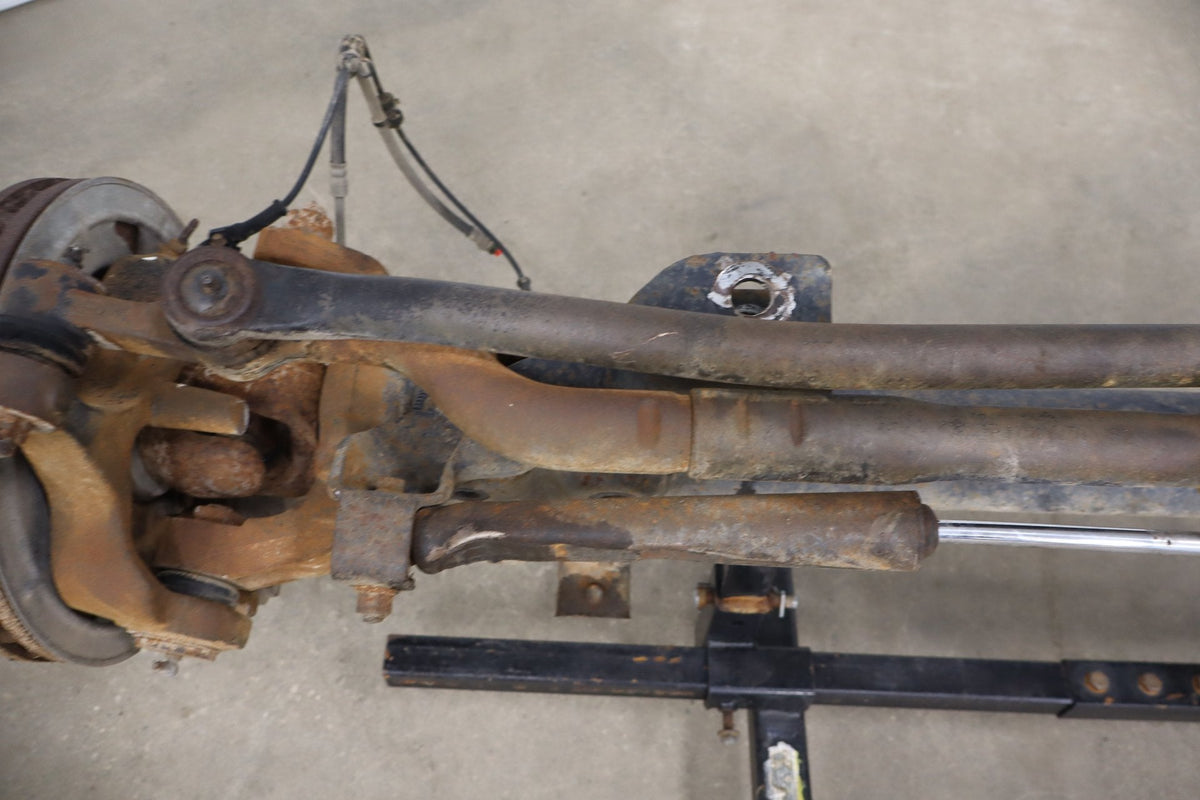 2002-2004 Ford F250 F350 Super Duty 4x4 3.73 Ratio Front Axle Assembly OEM