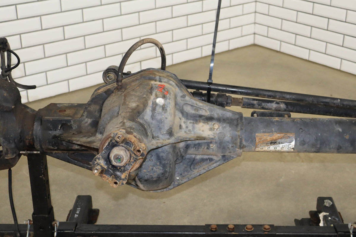 2002-2004 Ford F250 F350 Super Duty 4x4 3.73 Ratio Front Axle Assembly OEM