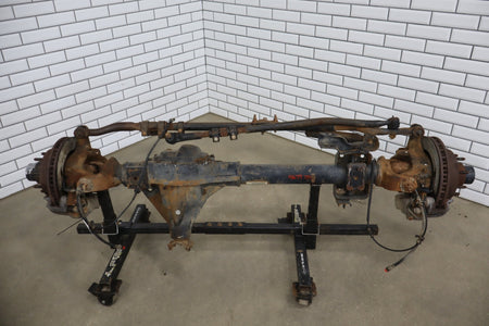 2002-2004 Ford F250 F350 Super Duty 4x4 3.73 Ratio Front Axle Assembly OEM