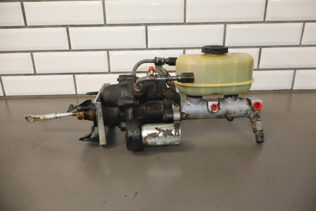 2002 - 2005 Ford F - 250 Super Duty Hydroboost Brake Booster with Master Cylinder