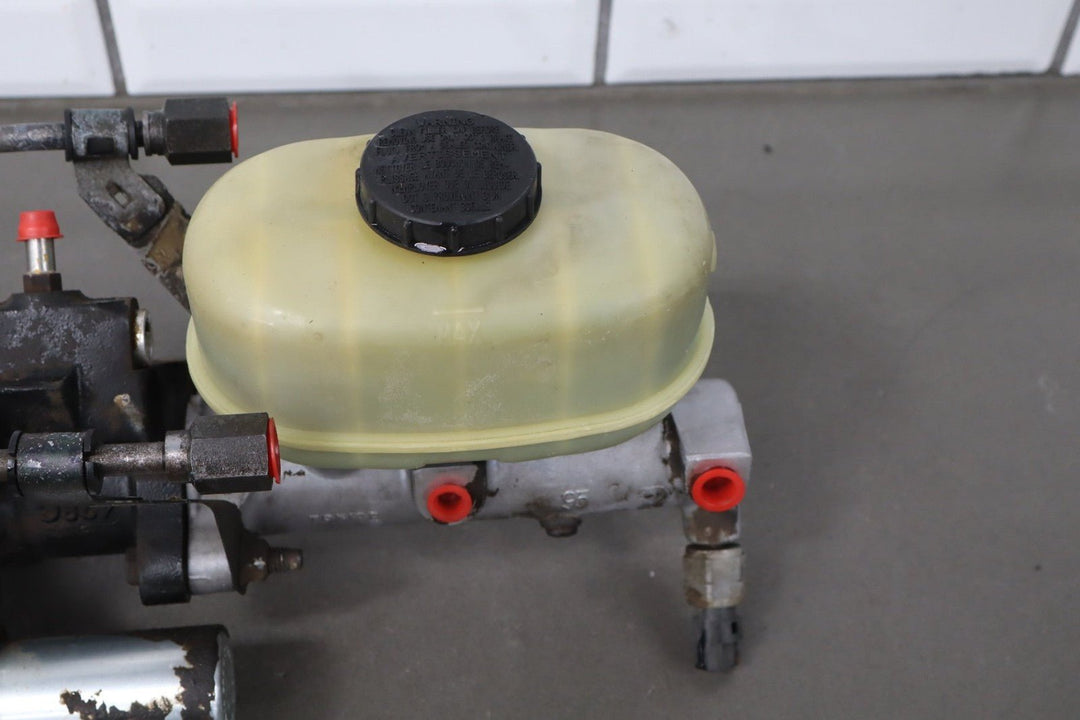 2002 - 2005 Ford F - 250 Super Duty Hydroboost Brake Booster with Master Cylinder