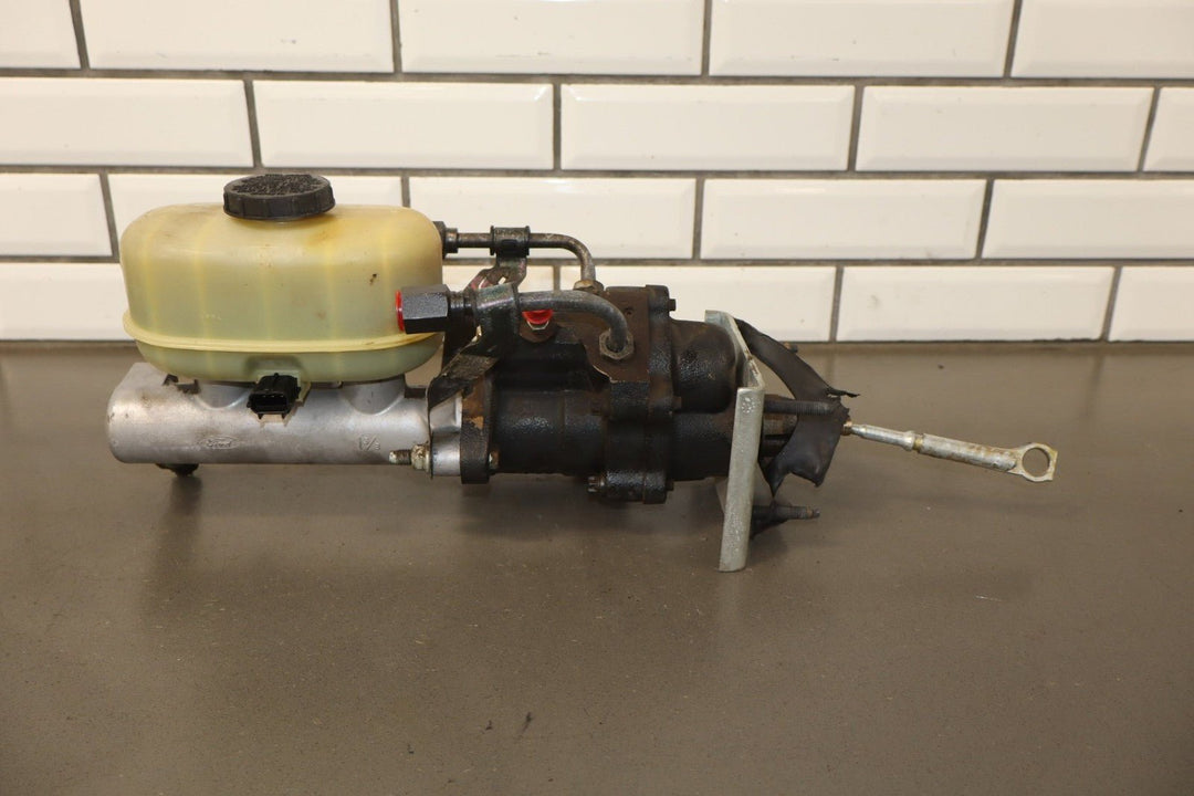 2002 - 2005 Ford F - 250 Super Duty Hydroboost Brake Booster with Master Cylinder
