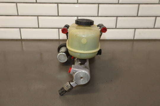 2002 - 2005 Ford F - 250 Super Duty Hydroboost Brake Booster with Master Cylinder