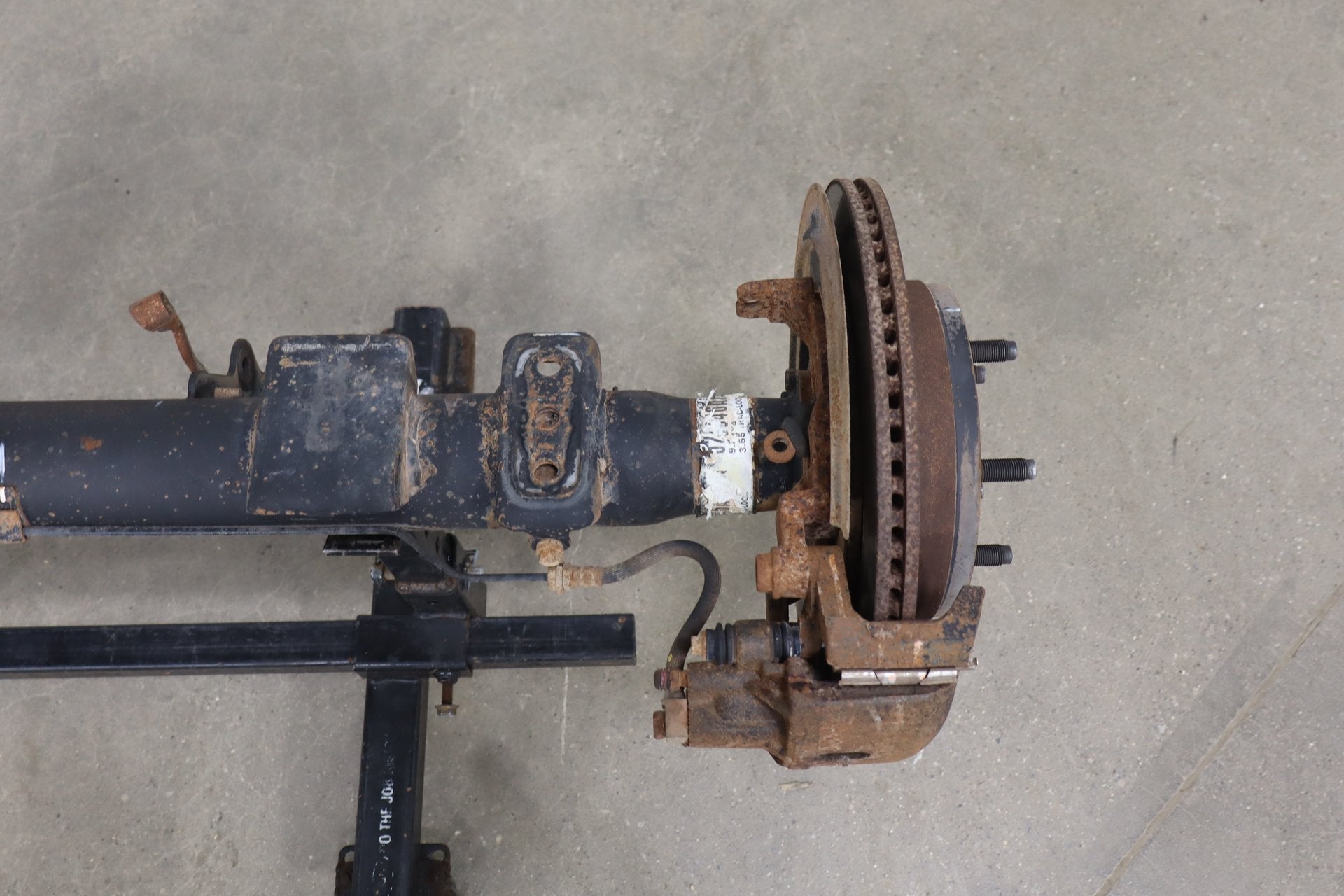 2002-2005 Ram 1500 Rear Axle Assembly 05072512AA OEM 3.55 Ratio