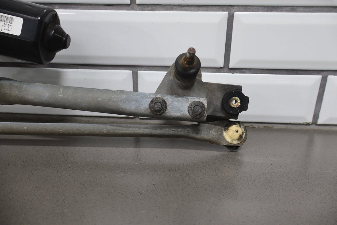 2002 - 2006 Cadillac Escalade GMT800 Front Wiper Motor with Linkage OEM
