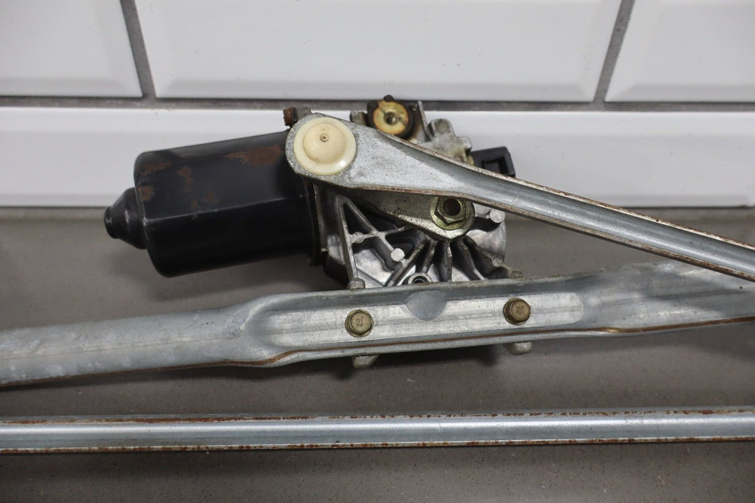 2002 - 2006 Cadillac Escalade GMT800 Front Wiper Motor with Linkage OEM