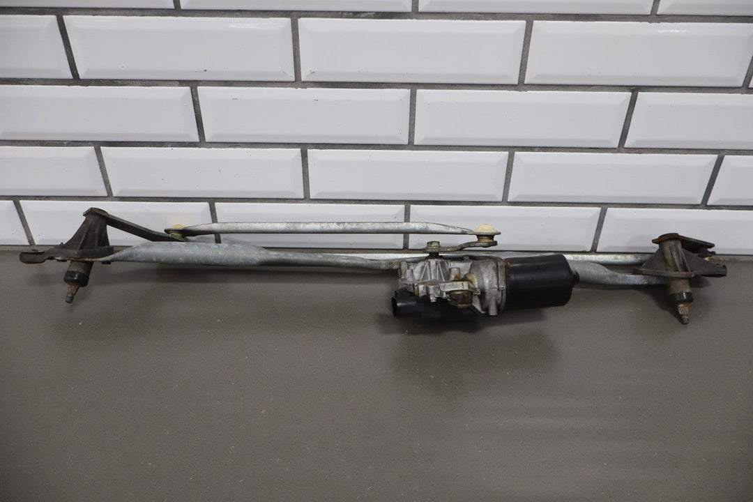 2002 - 2006 Cadillac Escalade GMT800 Front Wiper Motor with Linkage OEM