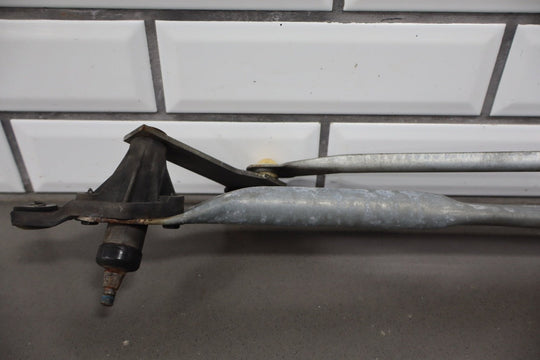 2002 - 2006 Cadillac Escalade GMT800 Front Wiper Motor with Linkage OEM