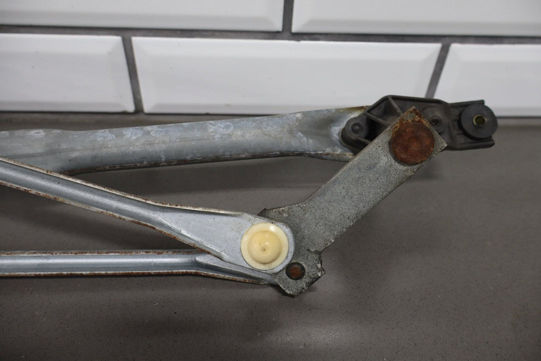 2002 - 2006 Cadillac Escalade GMT800 Front Wiper Motor with Linkage OEM