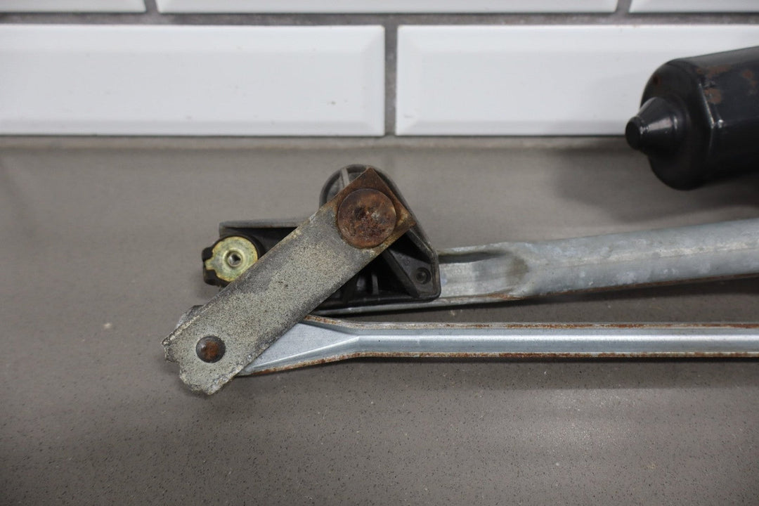 2002 - 2006 Cadillac Escalade GMT800 Front Wiper Motor with Linkage OEM