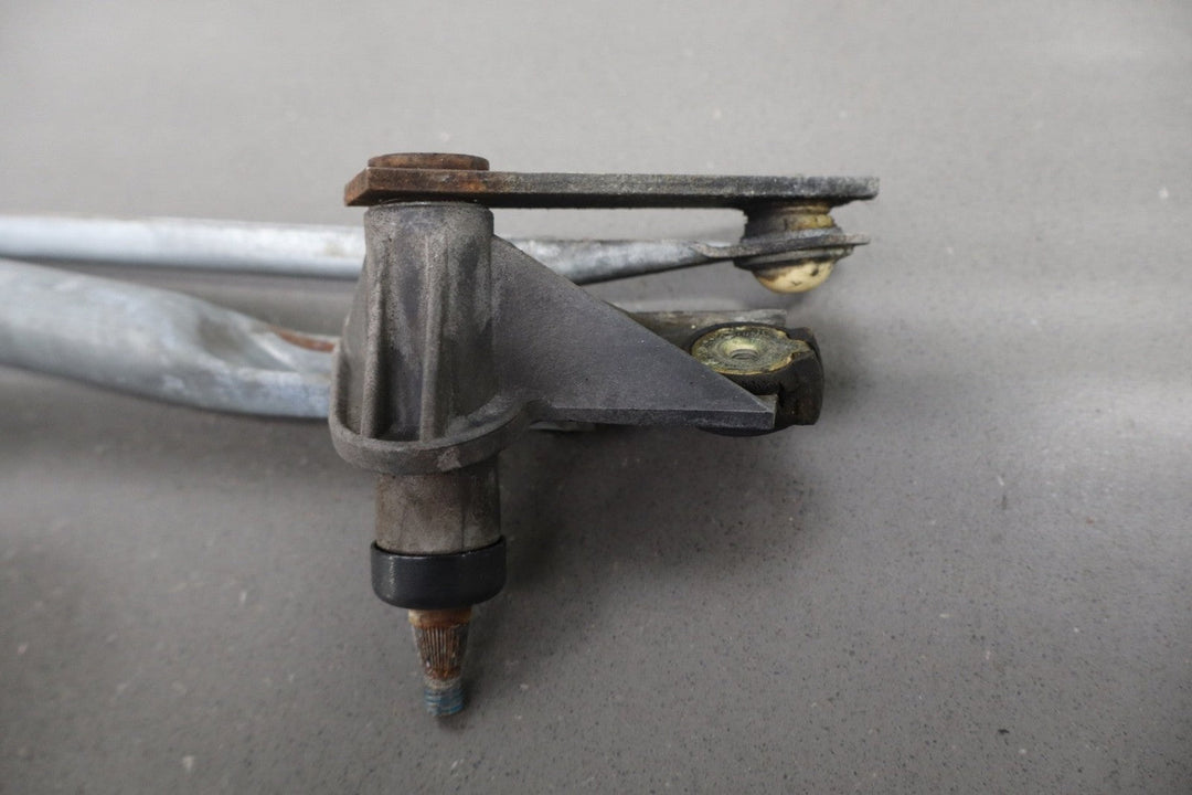 2002 - 2006 Cadillac Escalade GMT800 Front Wiper Motor with Linkage OEM