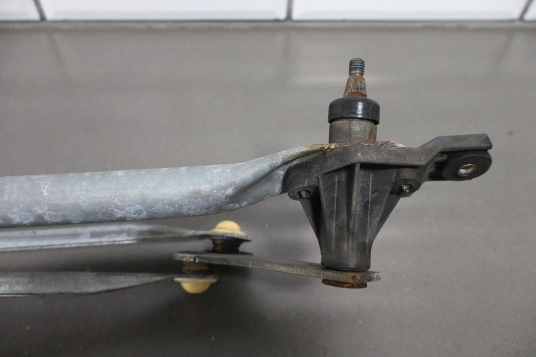 2002 - 2006 Cadillac Escalade GMT800 Front Wiper Motor with Linkage OEM