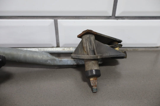 2002 - 2006 Cadillac Escalade GMT800 Front Wiper Motor with Linkage OEM