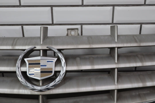 2002 - 2006 Cadillac Escalade OEM Front Grille Pewter Metallic 11U