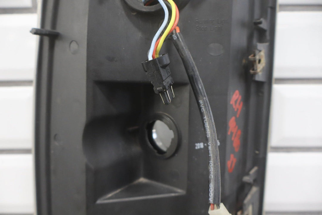 2002 - 2006 GMC Yukon GMT800 Aftermarket Tail Light Set