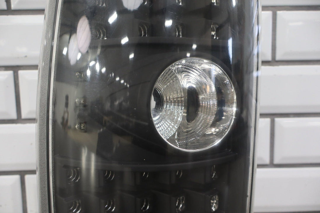 2002 - 2006 GMC Yukon GMT800 Aftermarket Tail Light Set