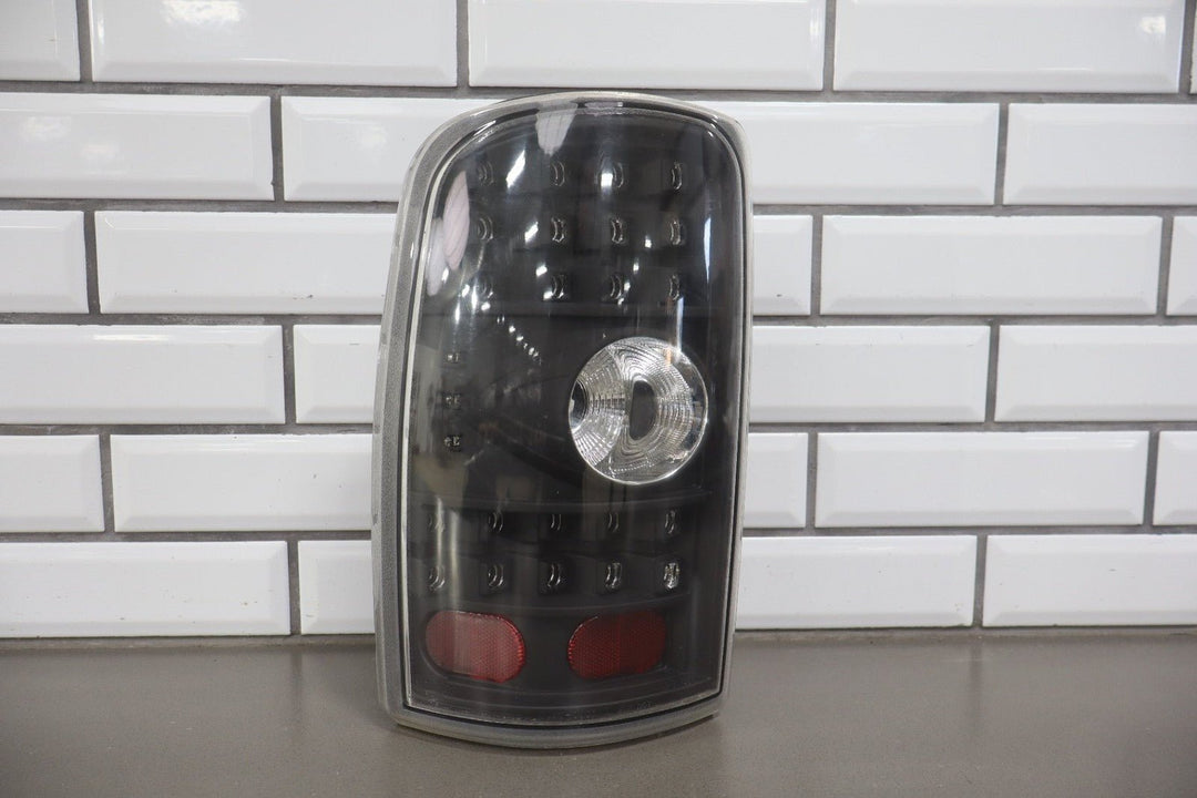 2002 - 2006 GMC Yukon GMT800 Aftermarket Tail Light Set