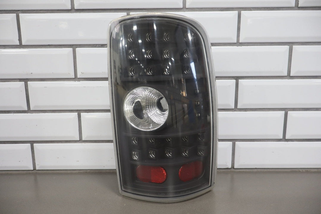 2002 - 2006 GMC Yukon GMT800 Aftermarket Tail Light Set