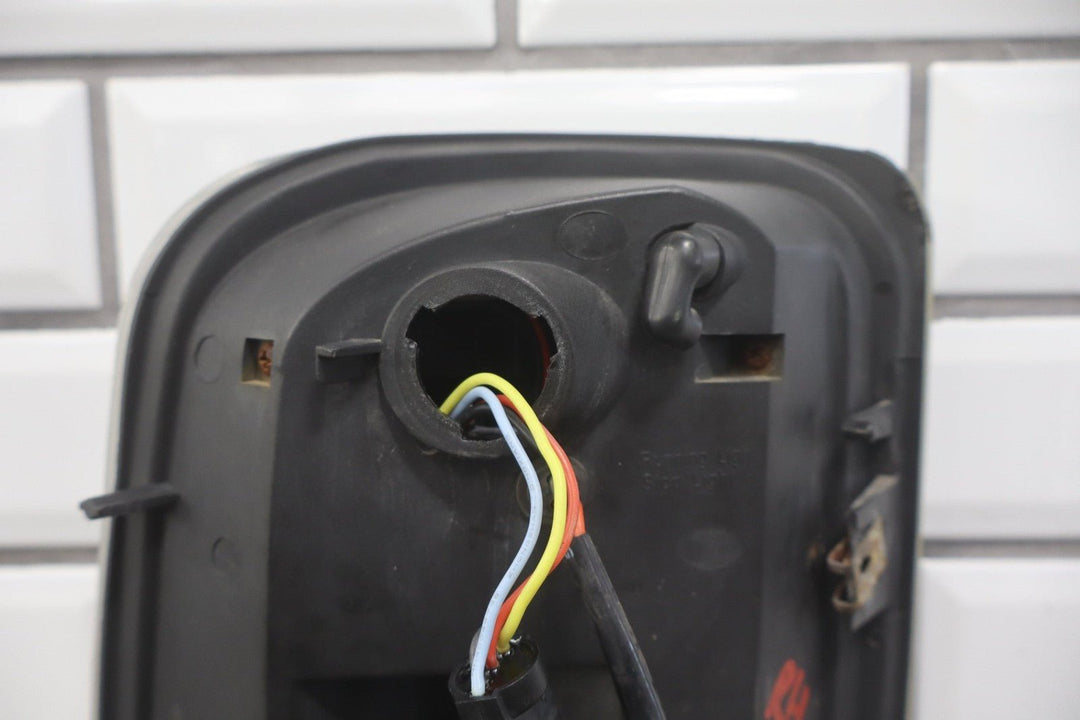 2002 - 2006 GMC Yukon GMT800 Aftermarket Tail Light Set