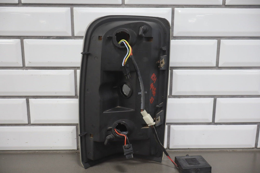 2002 - 2006 GMC Yukon GMT800 Aftermarket Tail Light Set