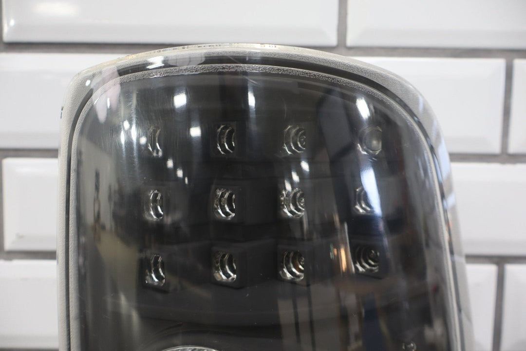 2002 - 2006 GMC Yukon GMT800 Aftermarket Tail Light Set