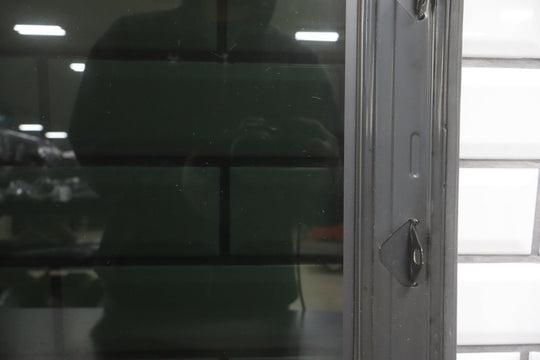 2002 - 2006 GMC Yukon Tahoe Suburban GMT800 Sunroof Glass Panel OEM