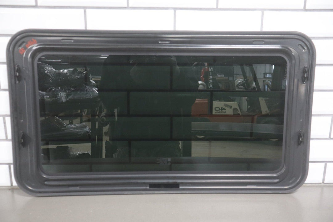 2002 - 2006 GMC Yukon Tahoe Suburban GMT800 Sunroof Glass Panel OEM