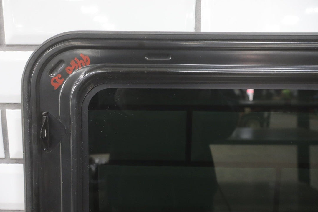2002 - 2006 GMC Yukon Tahoe Suburban GMT800 Sunroof Glass Panel OEM
