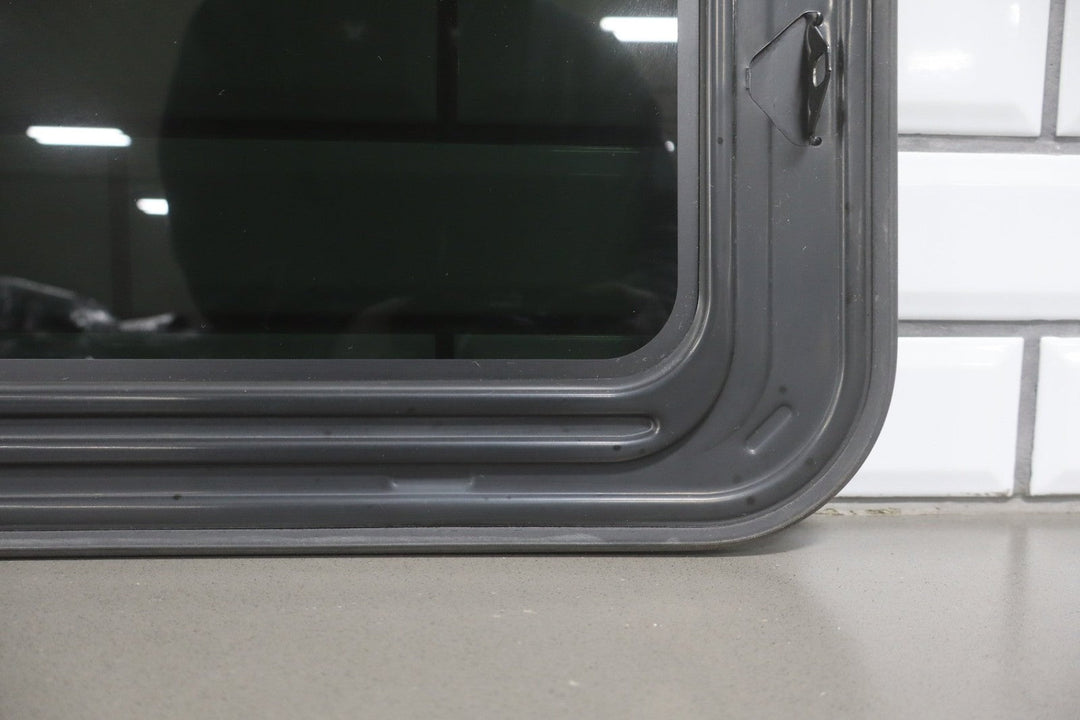 2002 - 2006 GMC Yukon Tahoe Suburban GMT800 Sunroof Glass Panel OEM