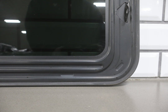 2002 - 2006 GMC Yukon Tahoe Suburban GMT800 Sunroof Glass Panel OEM