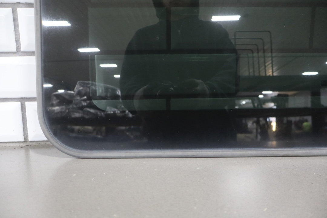 2002 - 2006 GMC Yukon Tahoe Suburban GMT800 Sunroof Glass Panel OEM