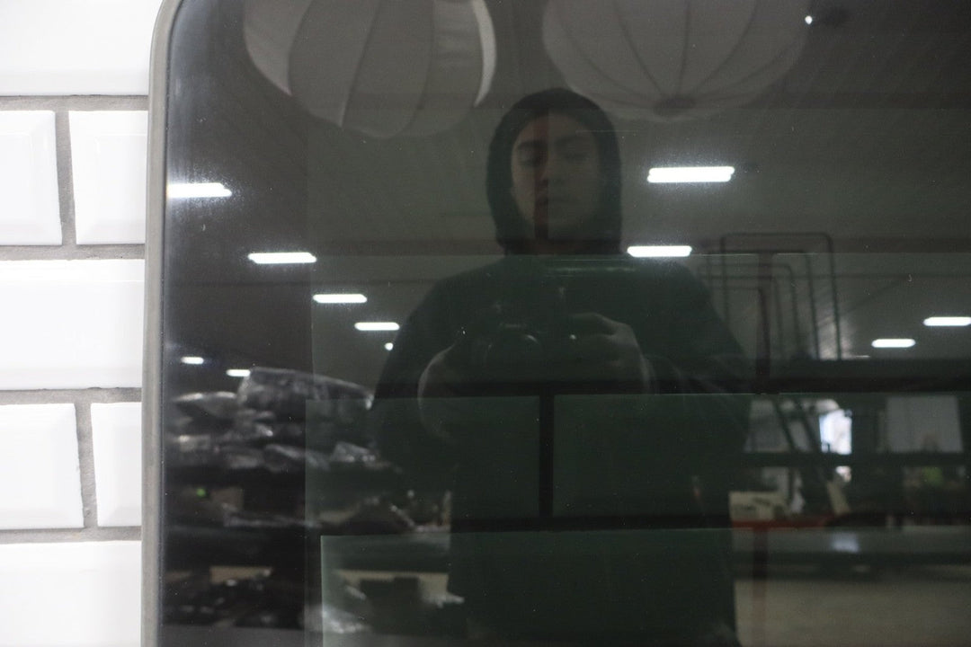 2002 - 2006 GMC Yukon Tahoe Suburban GMT800 Sunroof Glass Panel OEM