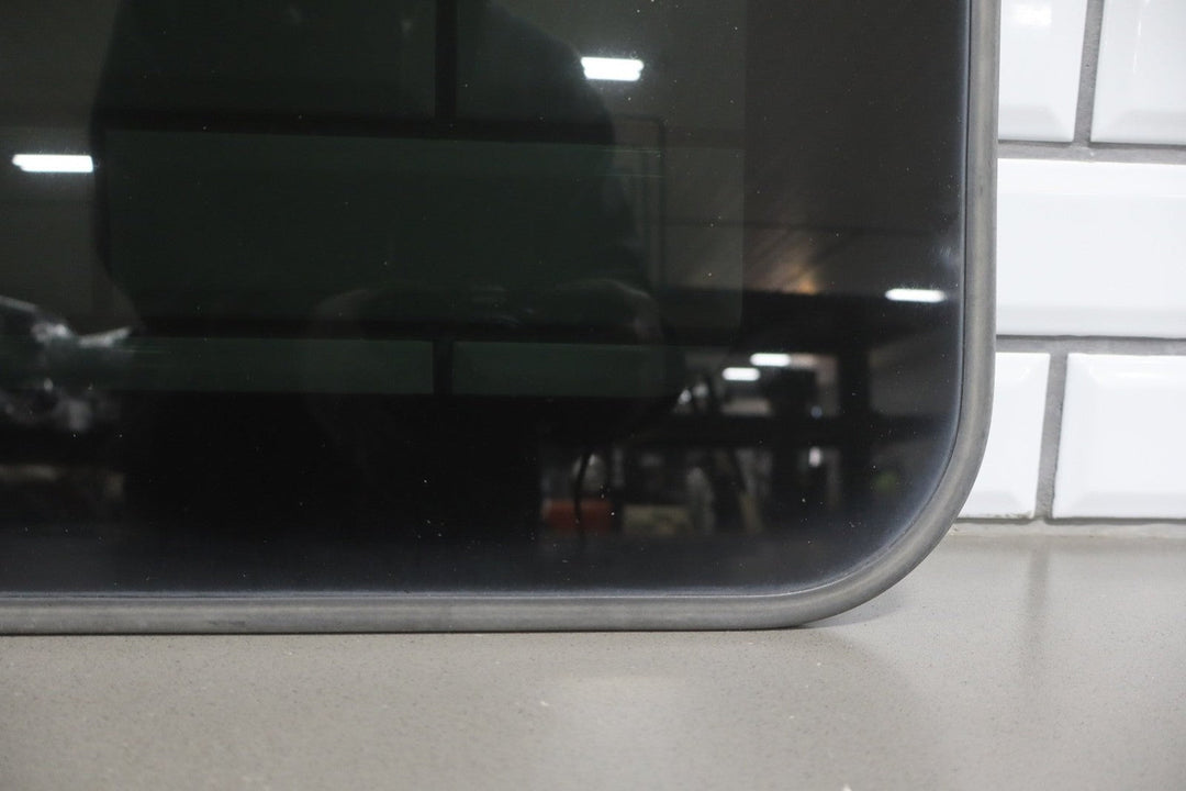 2002 - 2006 GMC Yukon Tahoe Suburban GMT800 Sunroof Glass Panel OEM