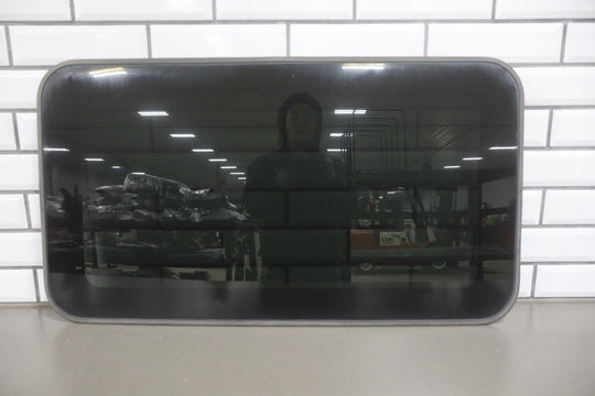 2002 - 2006 GMC Yukon Tahoe Suburban GMT800 Sunroof Glass Panel OEM