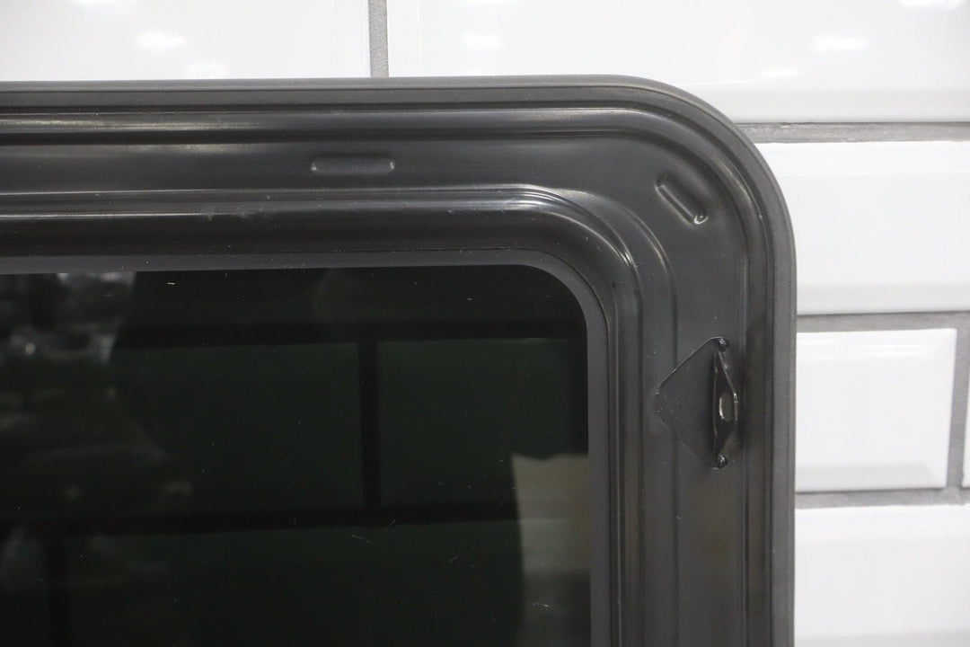 2002 - 2006 GMC Yukon Tahoe Suburban GMT800 Sunroof Glass Panel OEM